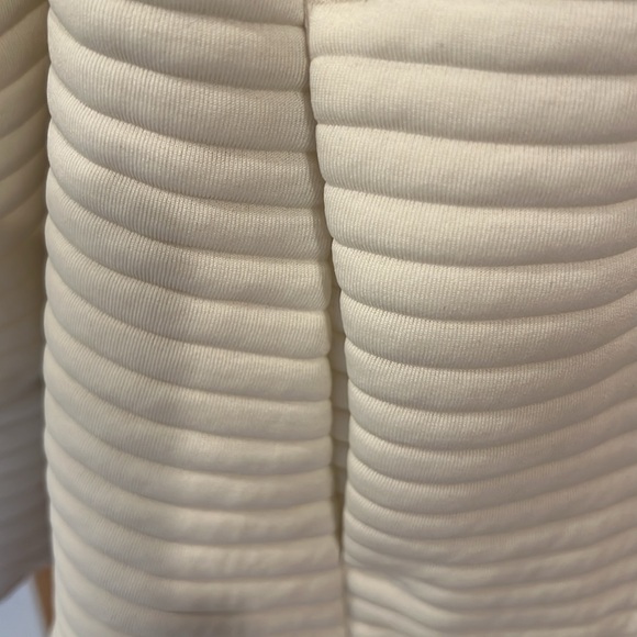 NEW BALANCE JACKET EUC - Picture 2 of 5